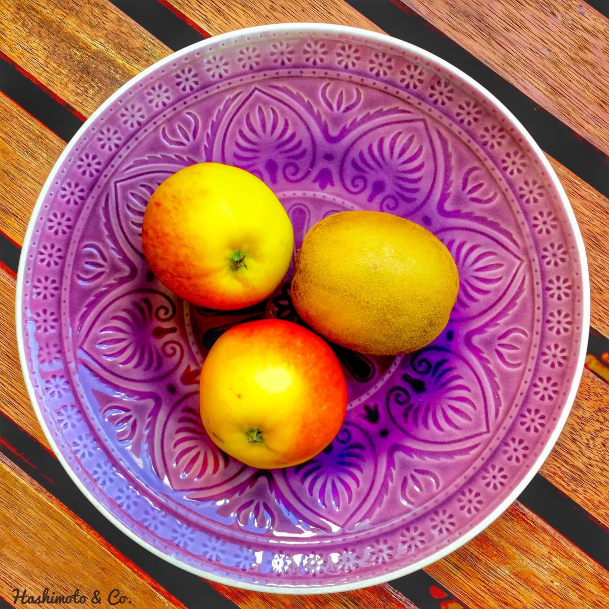 Zwei mittelgroße Äpfel und eine mittelgroße Kiwi entsprechen 20 Gramm Fructose.